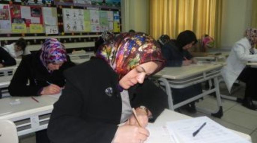 Nakıpoğlu Koleji Velileri, Okudukları Kitaptan Sınava Girdi