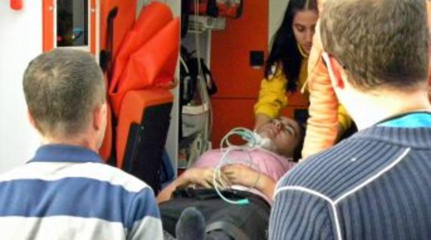 Yangında Dumandan Etkilenen Gen&ccedil; Kızı Annesi Ve Komşuları Kurtardı