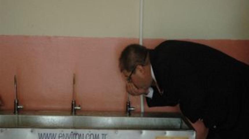 Rotaract`lardan Vali Şenol Engin İlkokuluna Arıtma Cihazı