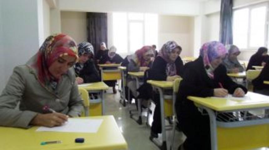 &Ouml;ğrencilerin Sınav Heyecanını Bu Sefer Veliler Yaşadı