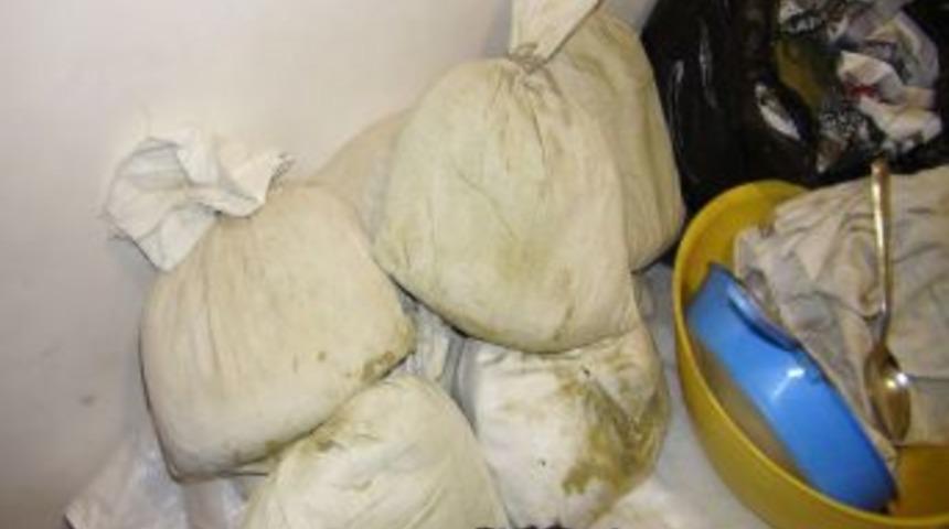 Hırsızlık Operasyonu Yapan Polis, Bir Taşla Iki Kuş Vurdu