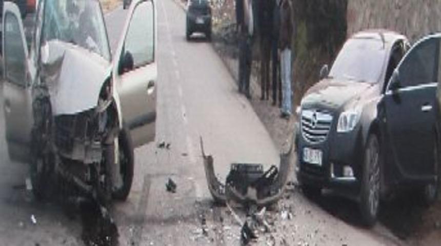 Alaşehir'de Trafik Kazası: 4 Yaralı