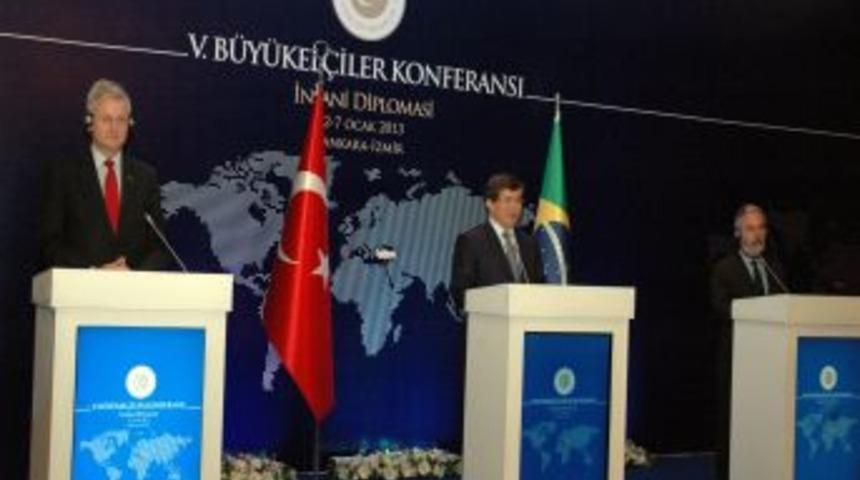 İzmir&rsquo;deki B&uuml;y&uuml;kel&ccedil;iler Konferansı'ndan '&uuml;&ccedil;l&uuml; Dayanışma' &Ccedil;ıktı