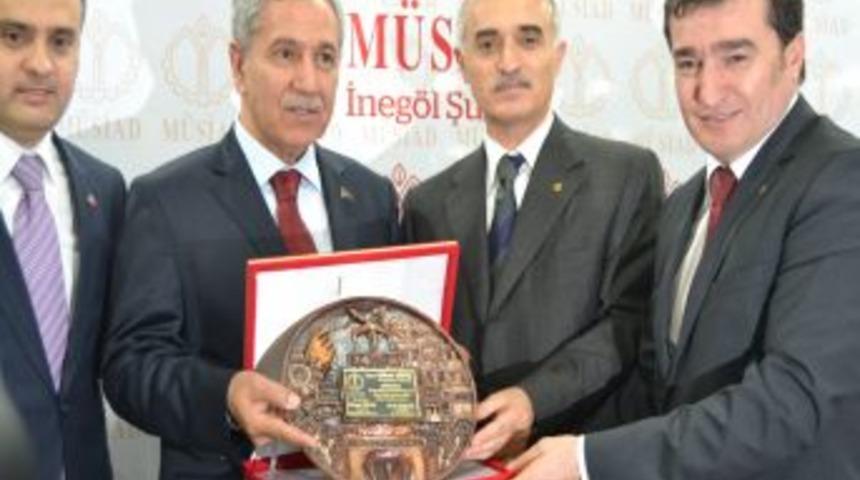 Arın&ccedil;: Bir Zamanlar Siyaset Yapanlar Şimdi Bebeklere Masal Anlatıyor