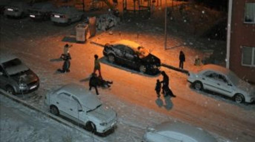 G&uuml;m&uuml;şhane&rsquo;de Kar Yağışı