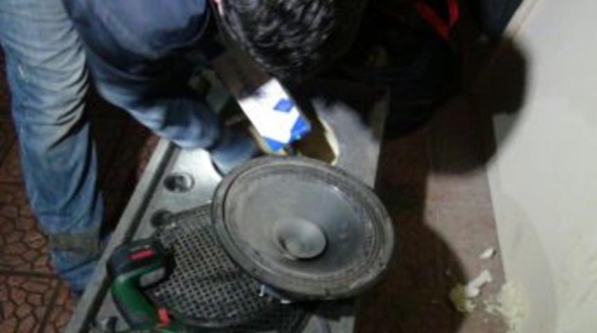 M&uuml;zisyen Minib&uuml;s&uuml;nde 6 Bin Paket Ka&ccedil;ak Sigara &Ccedil;ıktı