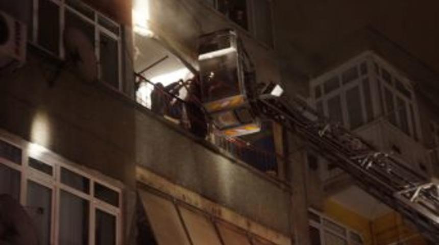 Dumarların I&ccedil;inde Kalan Onlarca Kişi Itfaiye Ekiplerince Kurtarıldı