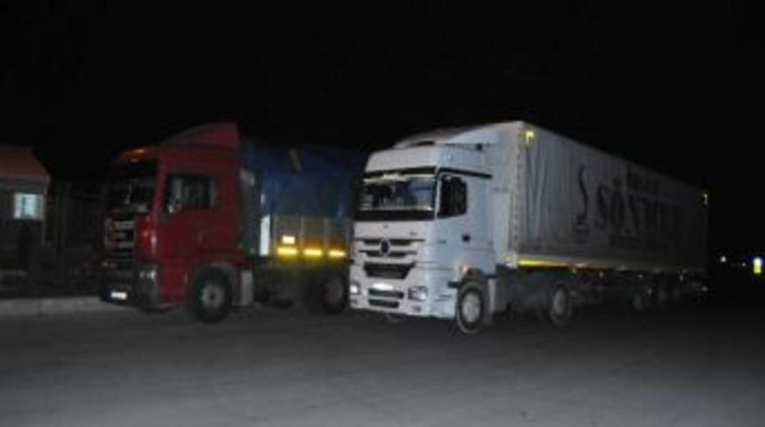 Suriye&rsquo;ye Gece G&uuml;nd&uuml;z Yardımlar S&uuml;r&uuml;yor