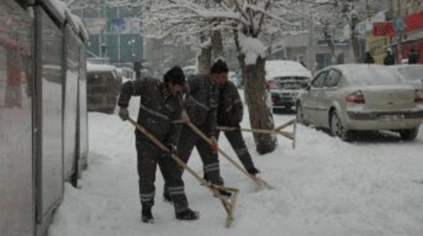 Erzurum Kar&rsquo;a Teslim