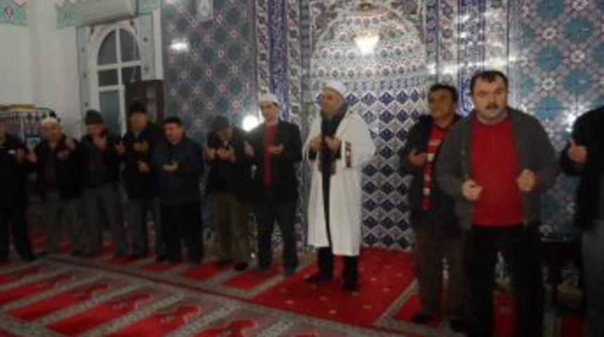 Sabah namazlarına ilgi g&uuml;n ge&ccedil;tik&ccedil;e artıyor