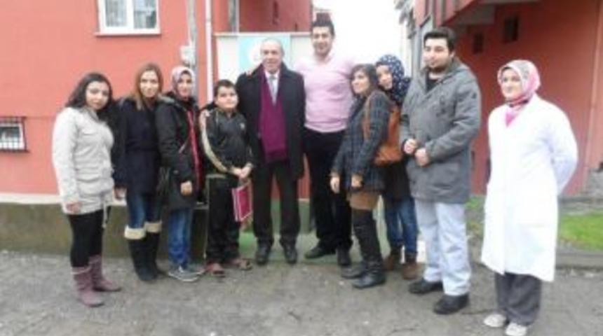 Engellilere g&uuml;yecek ve kırtasiye yardımı