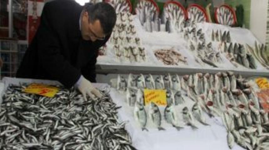 &Ccedil;ubuk&rsquo;ta Balık Tezgahları Denetlendi