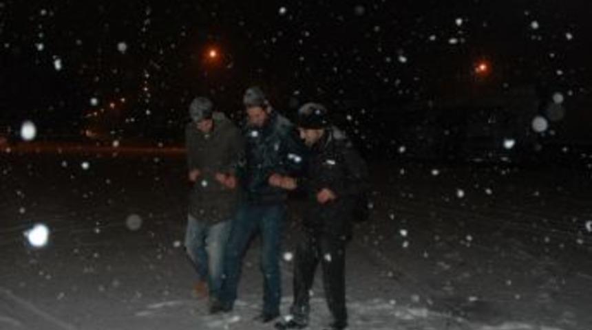 Erzurum&rsquo;da Gen&ccedil;lerin Kar Eğlencesi