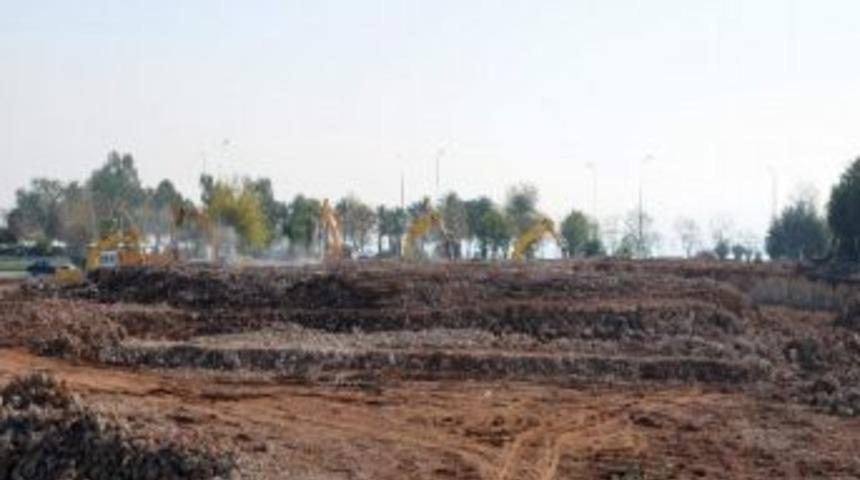 Akdeniz Kent Parkı Kazı &Ccedil;alışmaları