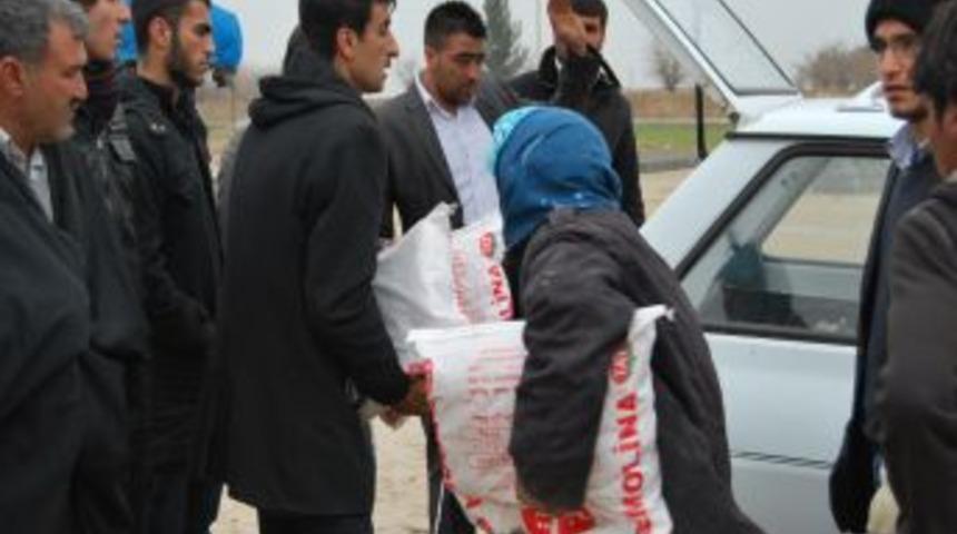 AK Partili Gen&ccedil;lerden, Suru&ccedil;'a Sığınan Suriyeliler I&ccedil;in Yardım Kampanyası