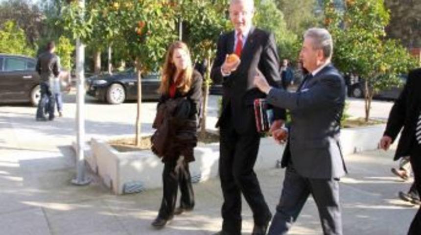 İsve&ccedil; Dışişleri Bakanı Bildt, Expo Alanını Beğendi