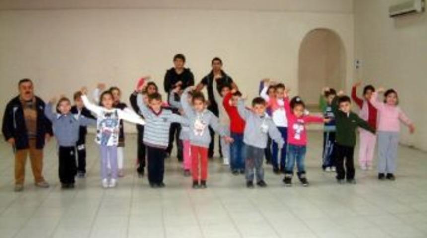 Burhaniye&rsquo;de İ&ccedil;in Halk Dansları Kursu