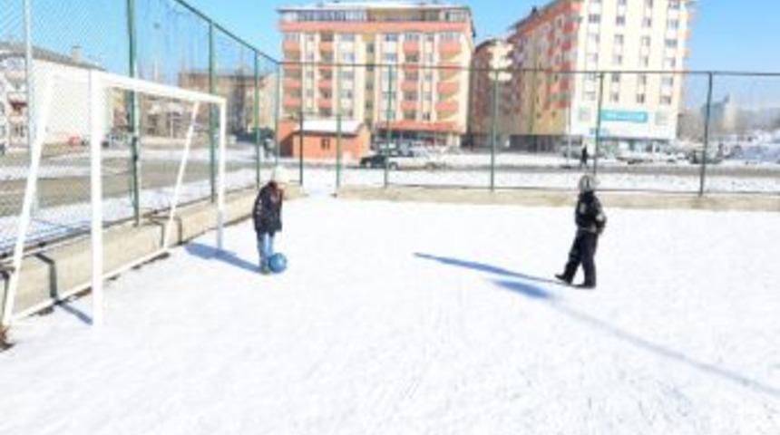 Her Mahalleye Oyun Alanı, Spor Sahası Yapın; Kışında Boş Kalmaz