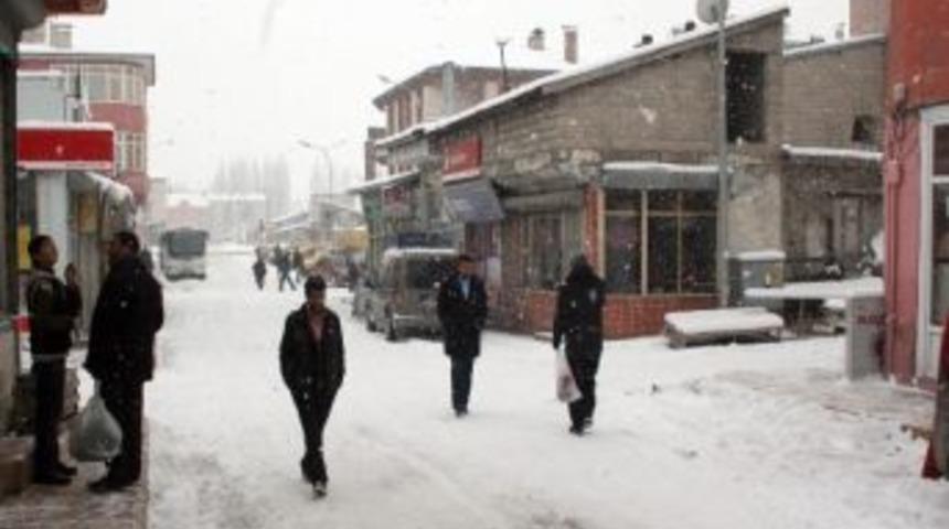 Kar Pasinler&rsquo;i Esir Aldı