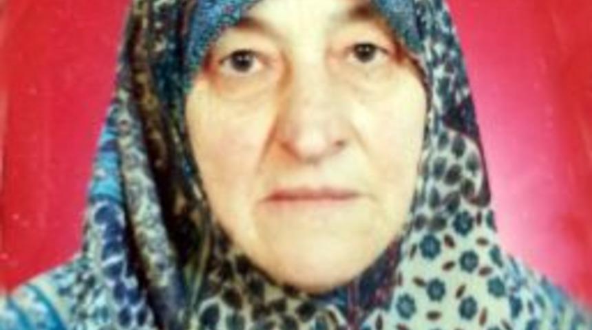 Y&uuml;r&uuml;y&uuml;ş Yapan Kadın Kamyonun Altında Kaldı