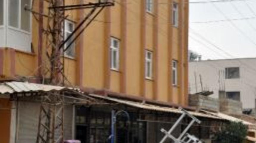 Ak&ccedil;akale&rsquo;de Eski Elektrik Hatlarında Yenileme &Ccedil;alışmaları Devam Ediyor