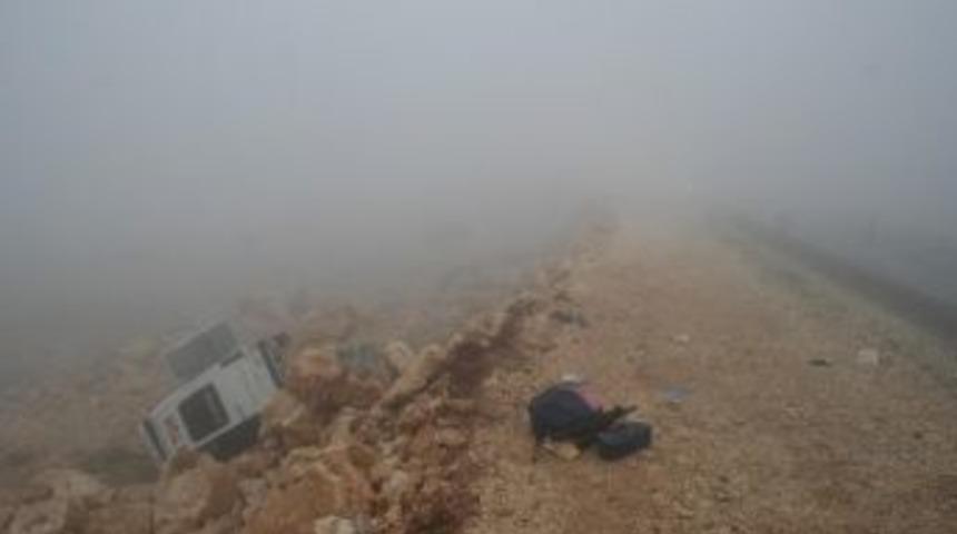 Minib&uuml;s şarampole u&ccedil;tu: 1 &ouml;l&uuml;, 9 yaralı