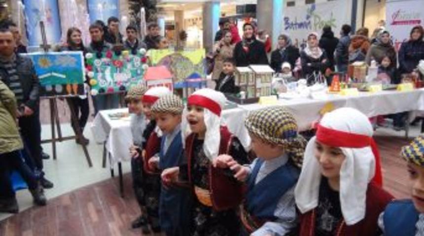 Minikler, Eserlerini Alışveriş Merkezinde Sergiledi