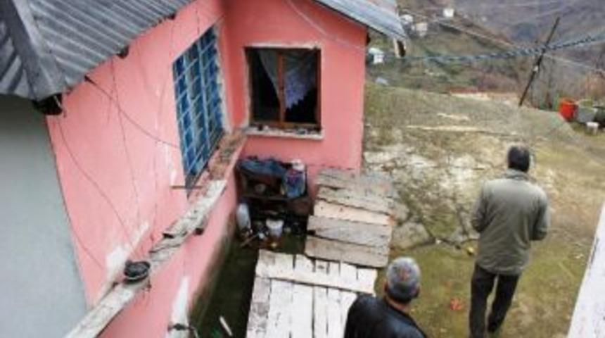 Omurilik Fel&ccedil;lilerinin Aracını &Ccedil;alarak Hırsızlık Yaptılar