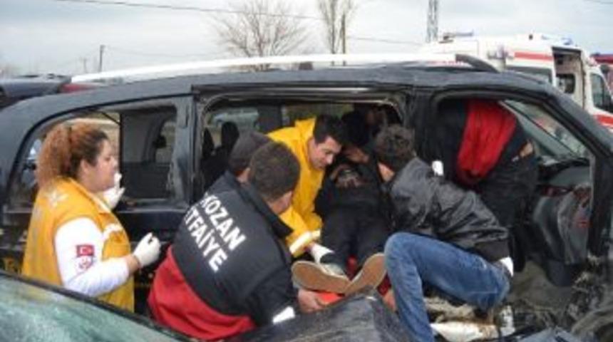 Adana&rsquo;da Trafik Kazası: 9 Yaralı