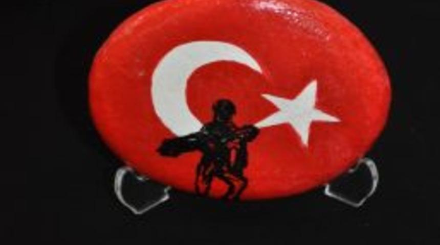 Deniz Ve &Ccedil;akıl Taşları, Ev Hanımı &Ouml;zlem Eren'in Elinde Sanata D&ouml;n&uuml;ş&uuml;yor