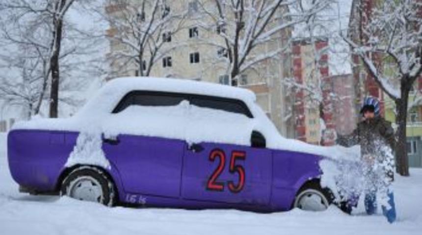 Erzurum&rsquo;da Başlayan Kar Yağışı Aralıklarla Devam Ediyor