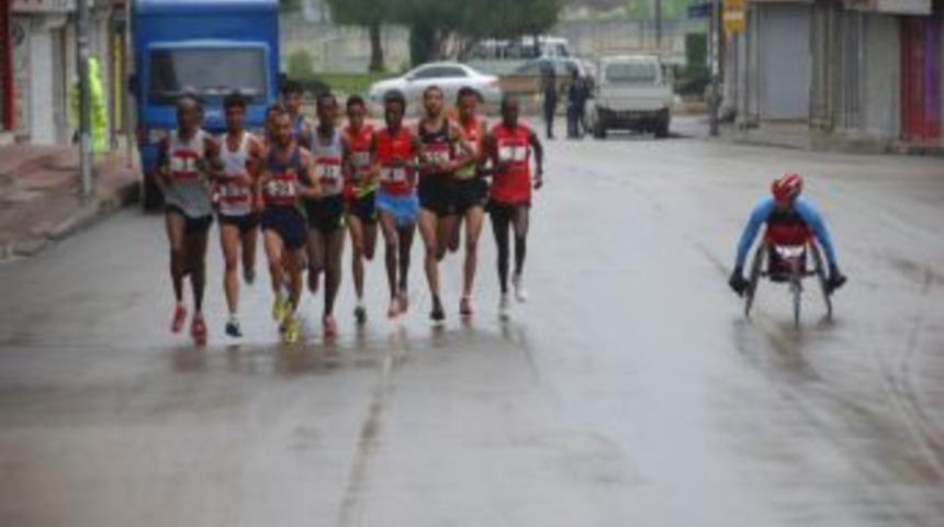 Kurtuluş Maratonu'nda Tekerlekli Sandalye Ile Yarıştılar