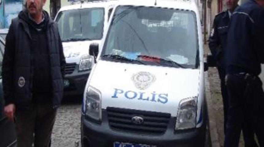 Turgutlu&rsquo;da Polis Aracına Saldırı