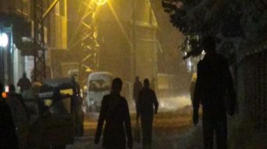 Ağrı'da Yoğun Kar Yağışı Devam Ediyor