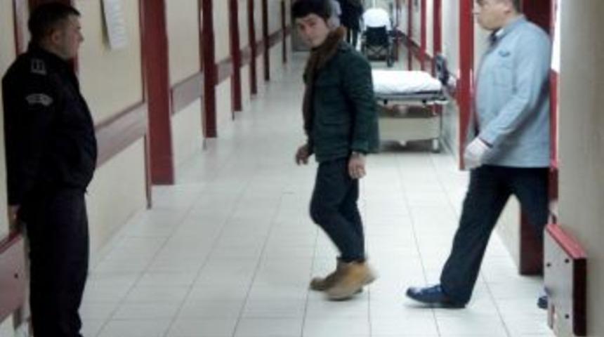 Ayrı Eve &Ccedil;ıkmasına İzin Vermeyen Babasını Bı&ccedil;akladı