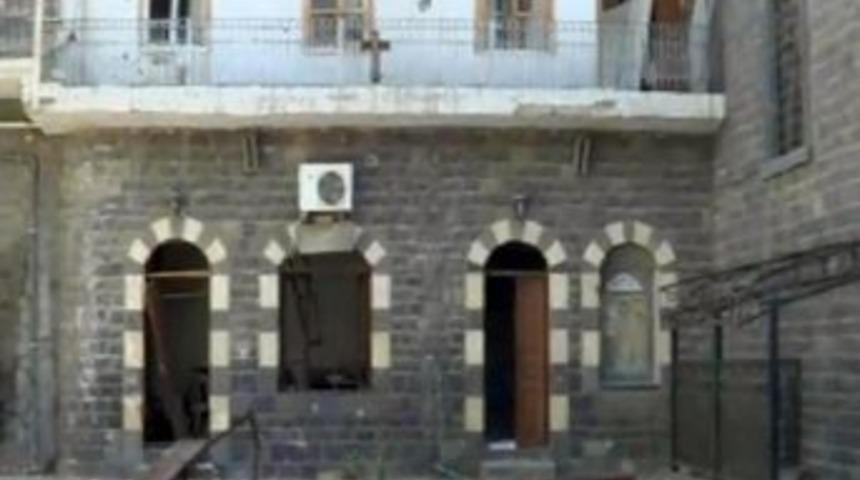 Esad G&uuml;&ccedil;leri, Kiliseyi Vurdu