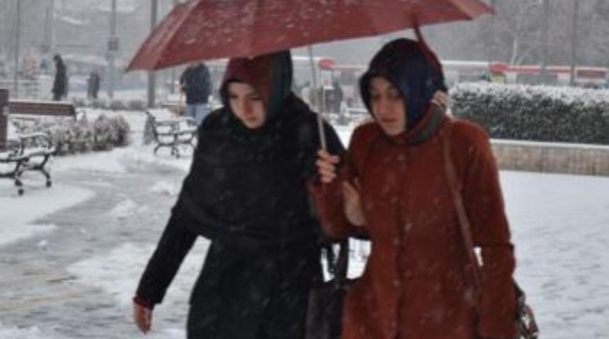 Karyesir&rsquo;de Kar Etkili Oldu