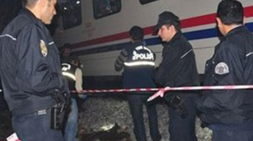 İki tren &ccedil;arpıştı: 9 yaralı