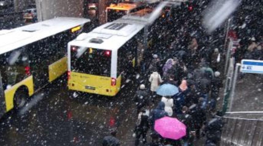 İstanbul'da Beklenen Kar, Kısa S&uuml;rede Beyaza B&uuml;r&uuml;d&uuml;