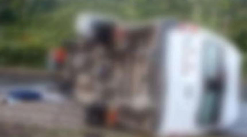 Gaziantep'te minib&uuml;s devrildi: 1 &ouml;l&uuml;