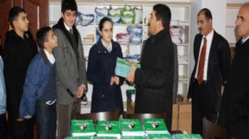 Ahlat Ergezen İlk&ouml;ğretim Okulu'na Kitap Desteği