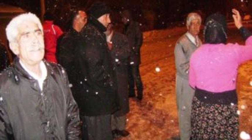 Eşini Ve Baldızını Yaraladı, İntihar Etmek İstedi