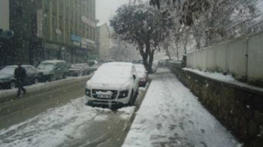 Muş&rsquo;ta Kar Yağışı Hayatı Fel&ccedil; Etti