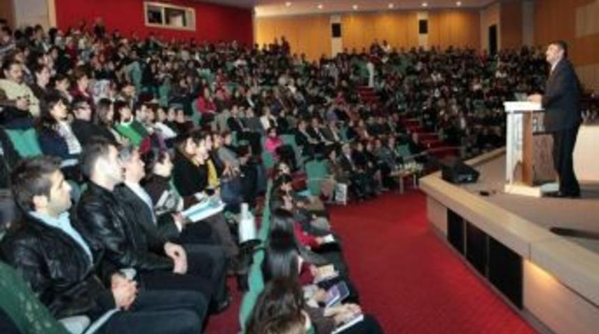 Eğitimde Ve &Ouml;ğretmen Yetiştirmede Yeni Gelişmeler Anlatıldı