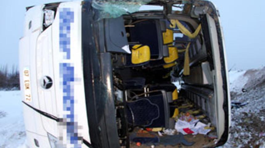 Elazığ'da otob&uuml;s kazası 19 yaralı