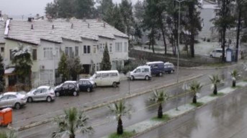 Ak&ccedil;akoca Karla Uyandı