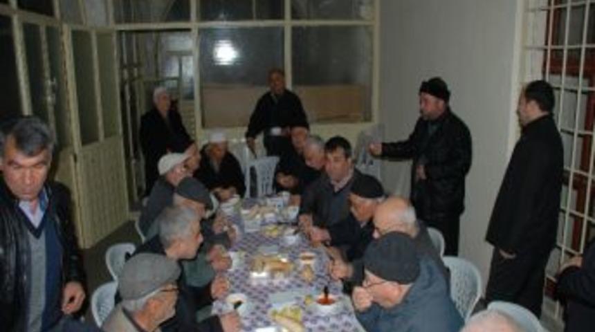 Camide Sabah Namazına Gidene &Ccedil;orba İkramı