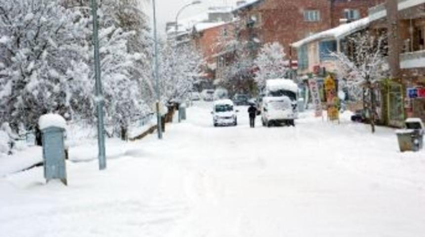 Tufanbeyli'de Eğitime Kar Engeli