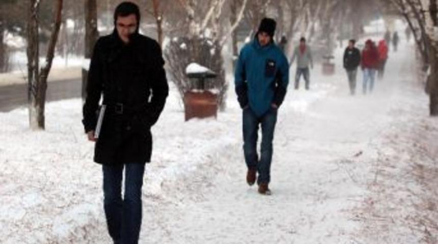 Atat&uuml;rk &Uuml;niversitesi&rsquo;nde Derslere Bir G&uuml;n Ara Verildi