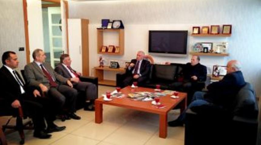 CHP'li &Ouml;zg&uuml;m&uuml;ş, Işadamları Dernekleri Ile Esnaf Odalarını Ziyaret Etti